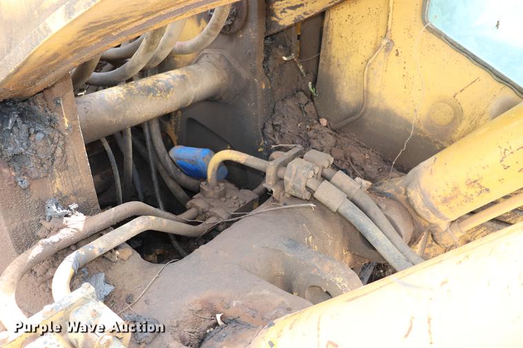 image for item ED9540 1988 Caterpillar 245B excavator