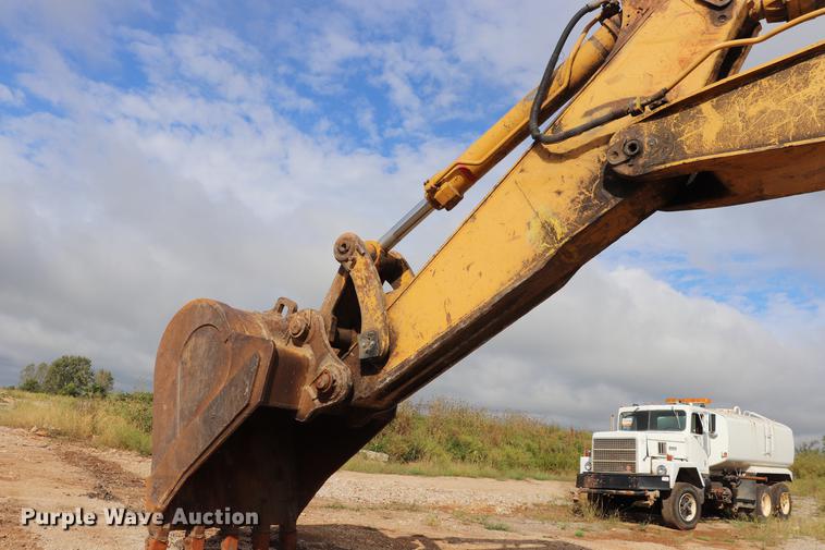 image for item ED9540 1988 Caterpillar 245B excavator