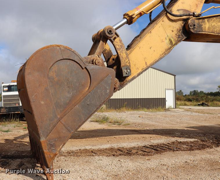 image for item ED9540 1988 Caterpillar 245B excavator