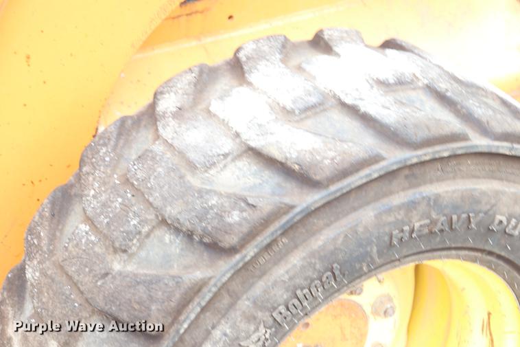 image for item ED9546 Case 90XT skid steer