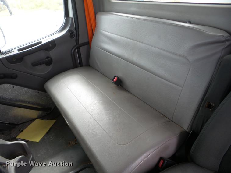 image for item J8595 2008 Freightliner Business Class M2 bucket truck