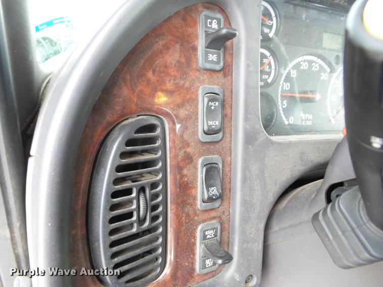 image for item J8595 2008 Freightliner Business Class M2 bucket truck