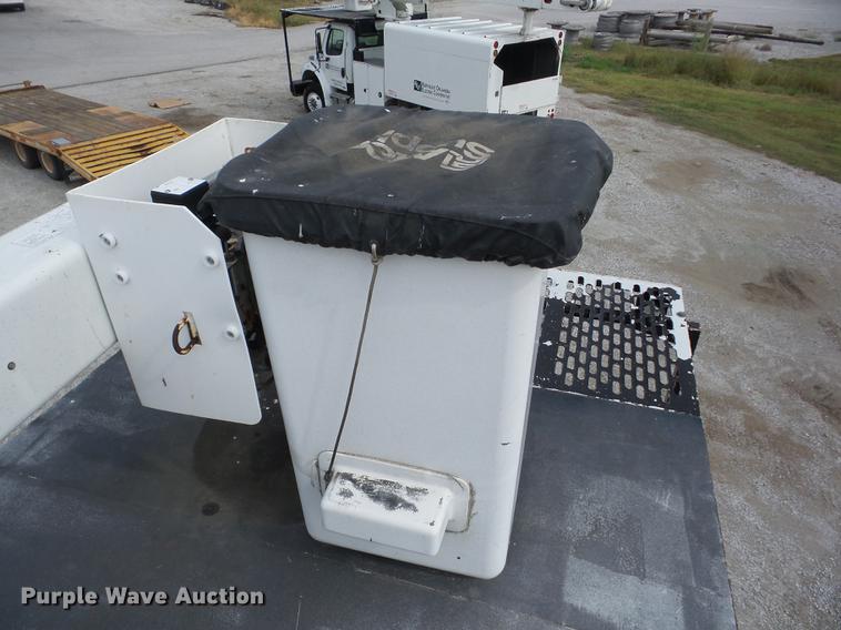 image for item J8595 2008 Freightliner Business Class M2 bucket truck