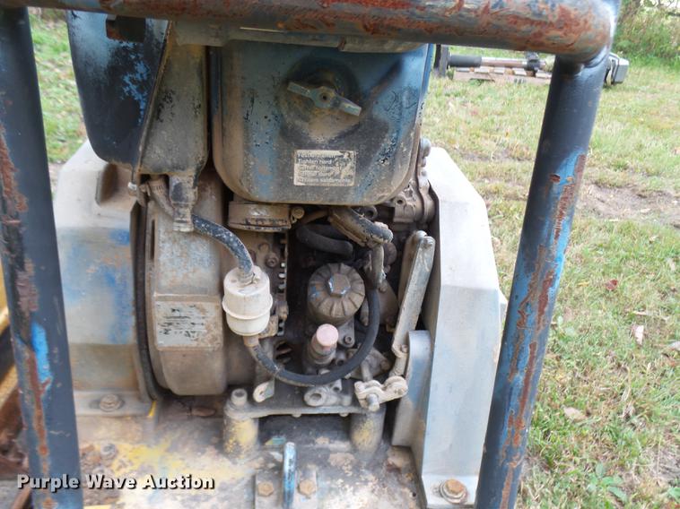 image for item K1769 1998 DPU 6055 vibratory plate compactor