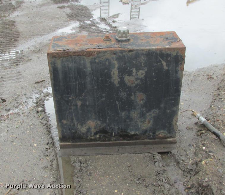 image for item K6112 (4) tanks