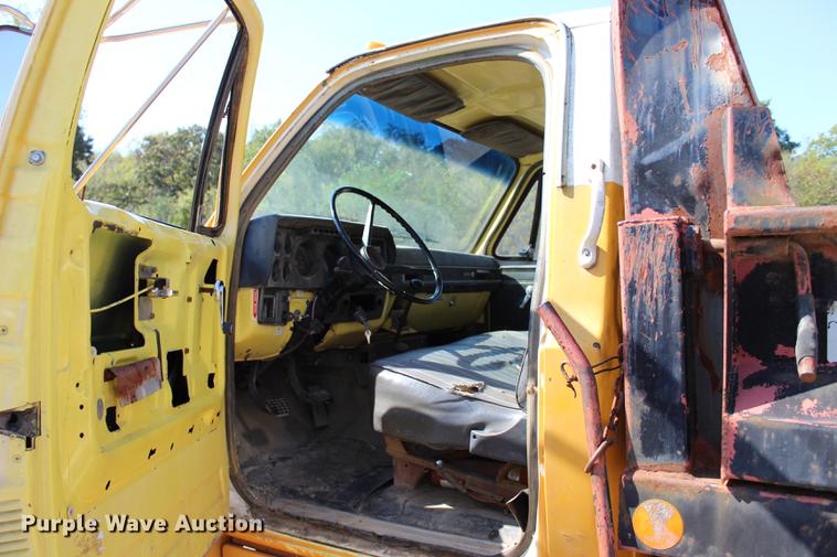 image for item L1913 1987 GMC 7000 Topkick dump truck