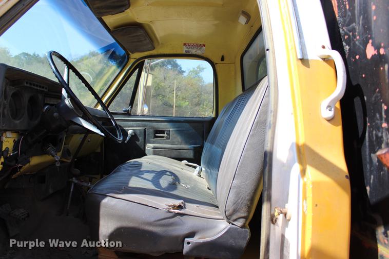 image for item L1913 1987 GMC 7000 Topkick dump truck