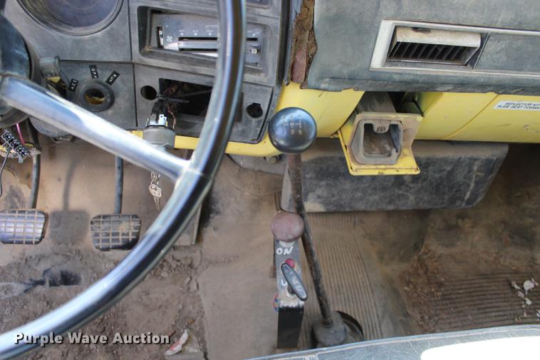 image for item L1913 1987 GMC 7000 Topkick dump truck