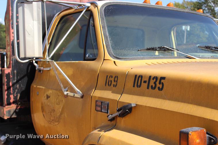 image for item L1913 1987 GMC 7000 Topkick dump truck