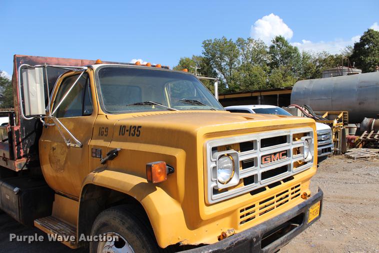 image for item L1913 1987 GMC 7000 Topkick dump truck