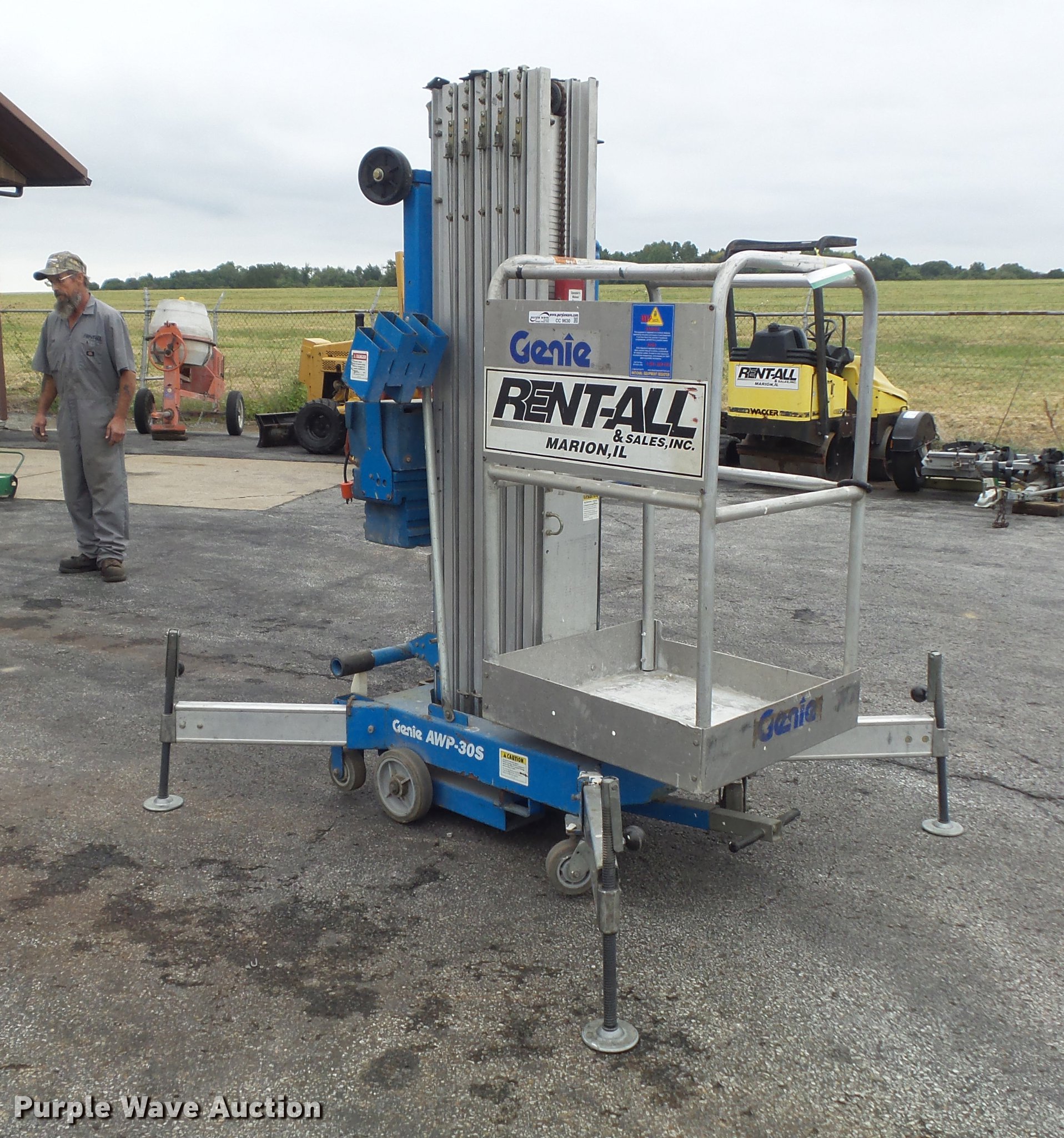 2000 Genie AWP30S vertical lift in Marion, IL Item CC9630 sold