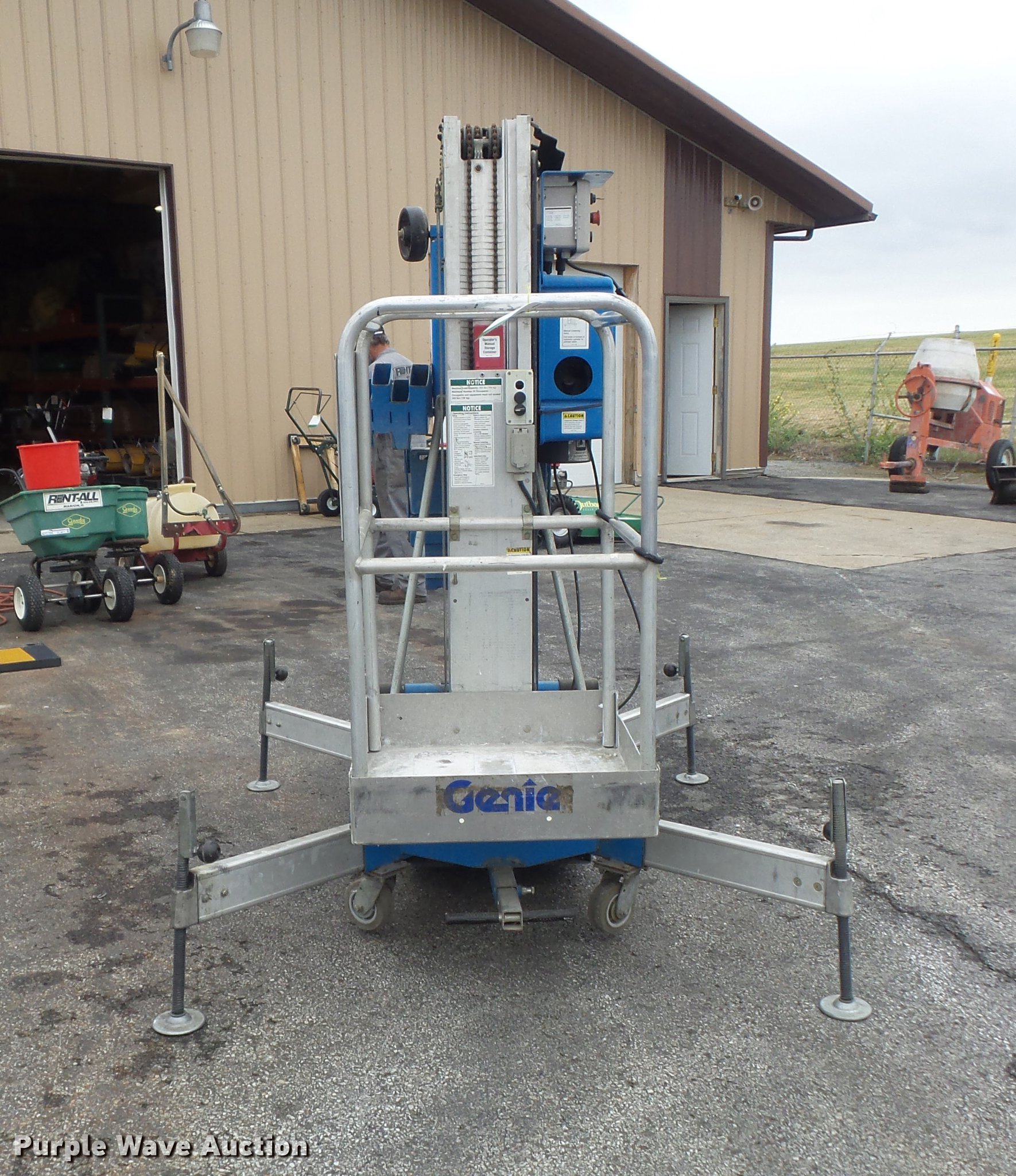 2000 Genie AWP30S vertical lift in Marion, IL Item CC9630 sold