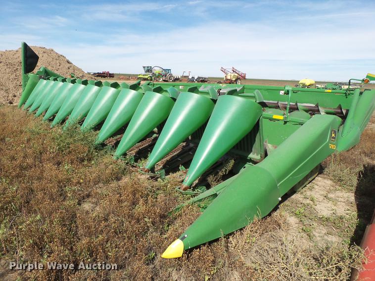 image for item BJ9948 John Deere 1293 corn head