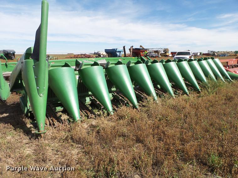 image for item BJ9948 John Deere 1293 corn head