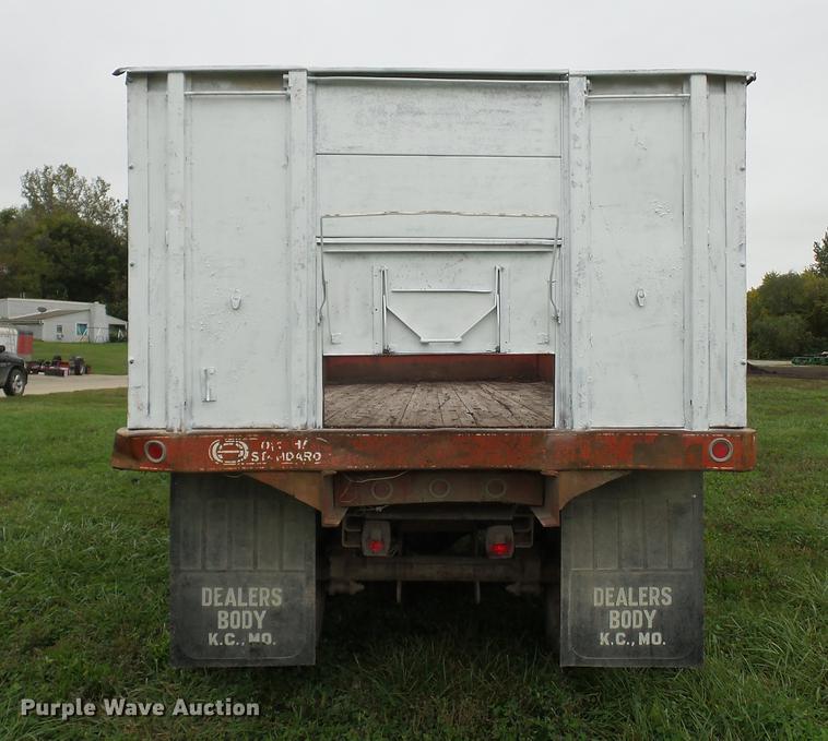 image for item DA0806 1976 Ford F600 grain truck