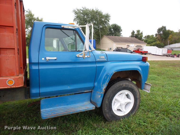 image for item DA0806 1976 Ford F600 grain truck