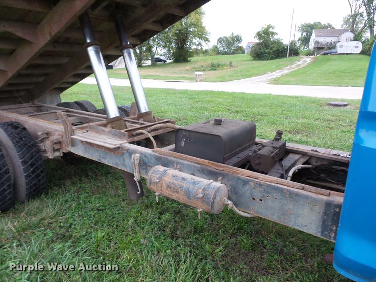 image for item DA0806 1976 Ford F600 grain truck