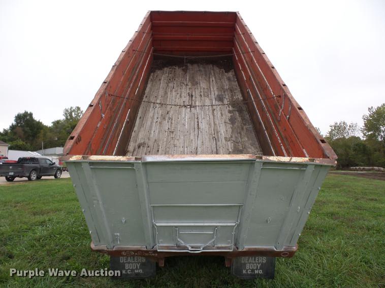 image for item DA0806 1976 Ford F600 grain truck