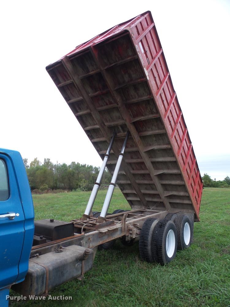 image for item DA0806 1976 Ford F600 grain truck