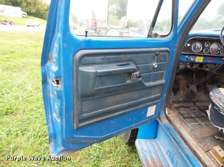 image for item DA0806 1976 Ford F600 grain truck
