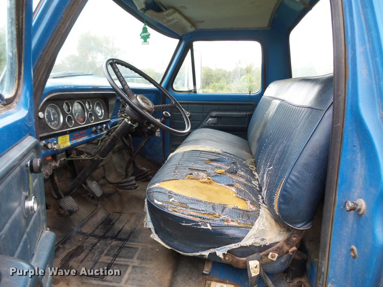 image for item DA0806 1976 Ford F600 grain truck