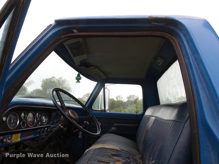 image for item DA0806 1976 Ford F600 grain truck