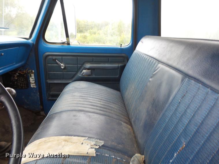 image for item DA0806 1976 Ford F600 grain truck