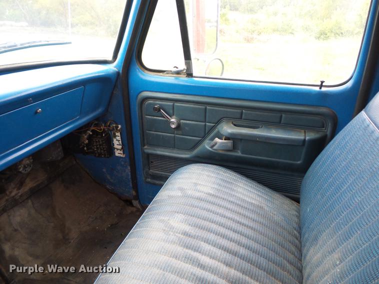 image for item DA0806 1976 Ford F600 grain truck