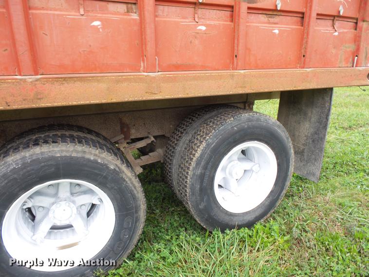 image for item DA0806 1976 Ford F600 grain truck