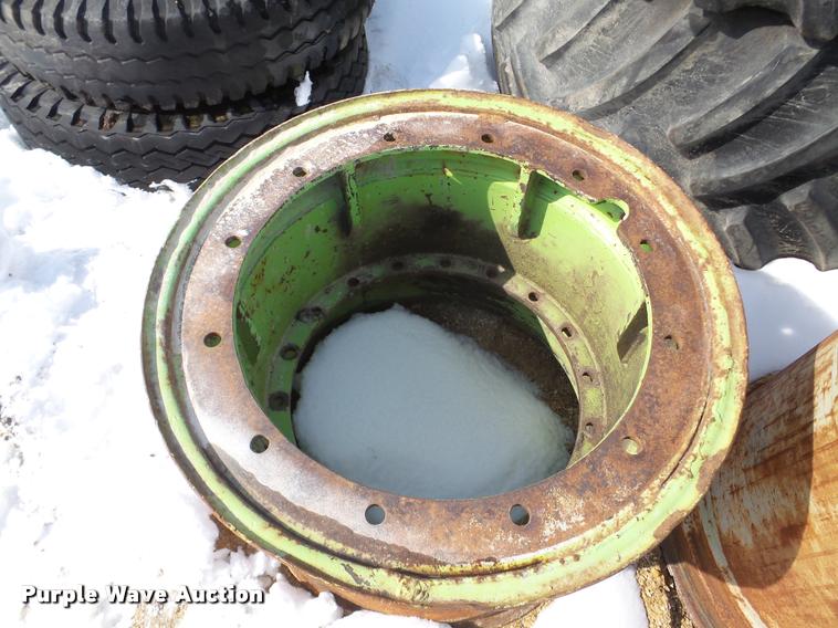 image for item DA1754 (2) Armstrong 30.5L-32 wheels and tires