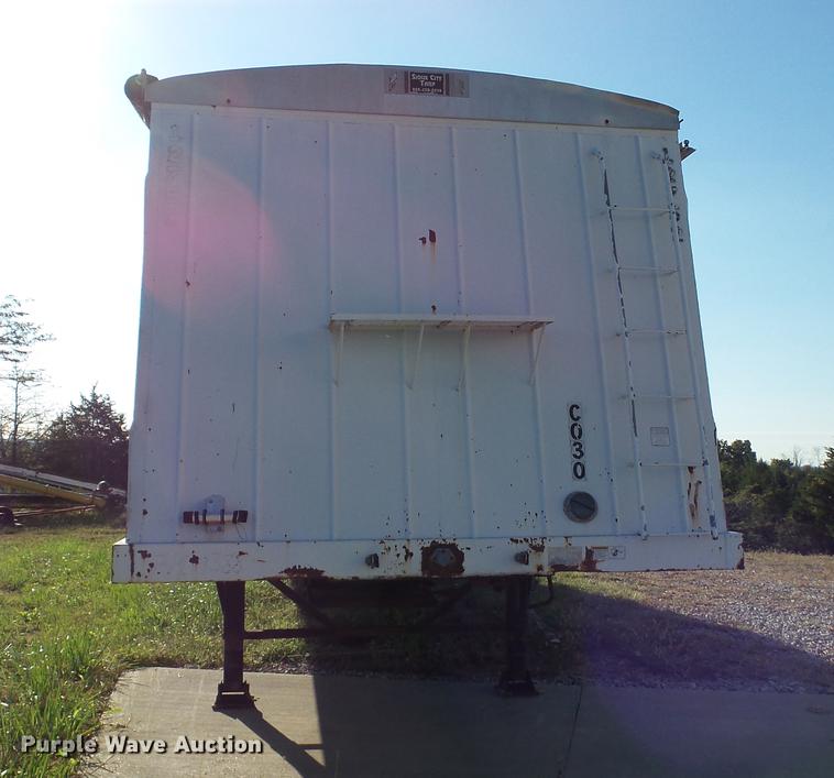 image for item DC2528 2008 Farm-master double hopper bottom grain trailer