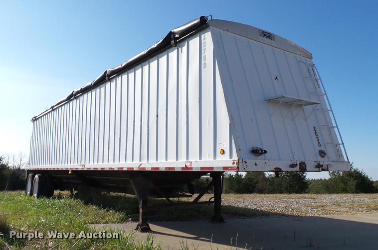 image for item DC2528 2008 Farm-master double hopper bottom grain trailer