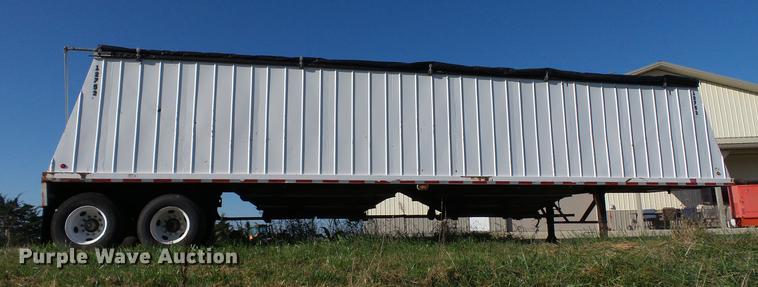 image for item DC2528 2008 Farm-master double hopper bottom grain trailer