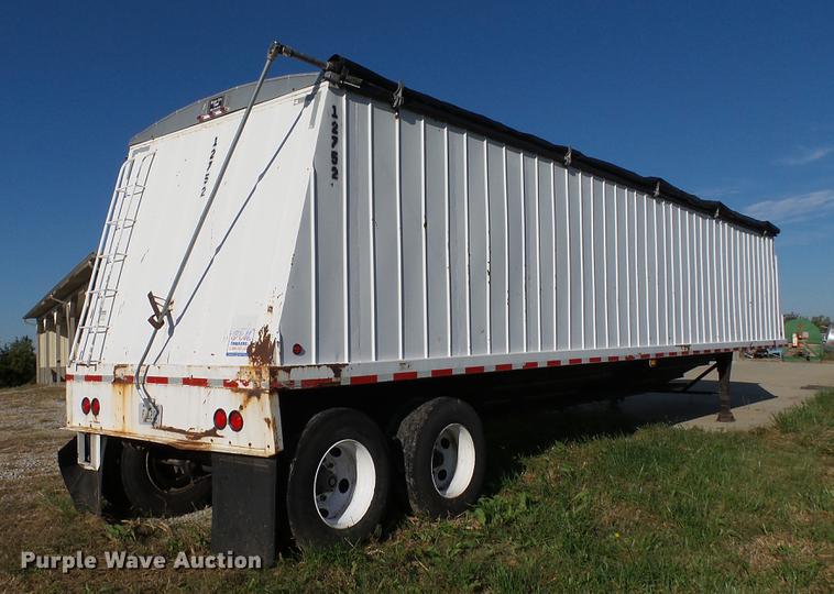 image for item DC2528 2008 Farm-master double hopper bottom grain trailer