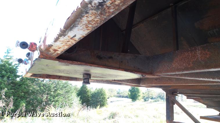 image for item DC2528 2008 Farm-master double hopper bottom grain trailer