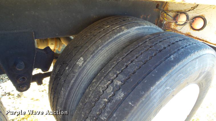 image for item DC2528 2008 Farm-master double hopper bottom grain trailer