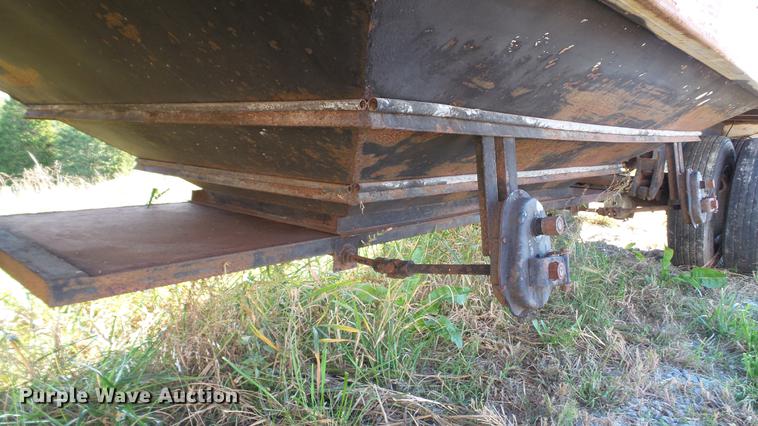 image for item DC2528 2008 Farm-master double hopper bottom grain trailer