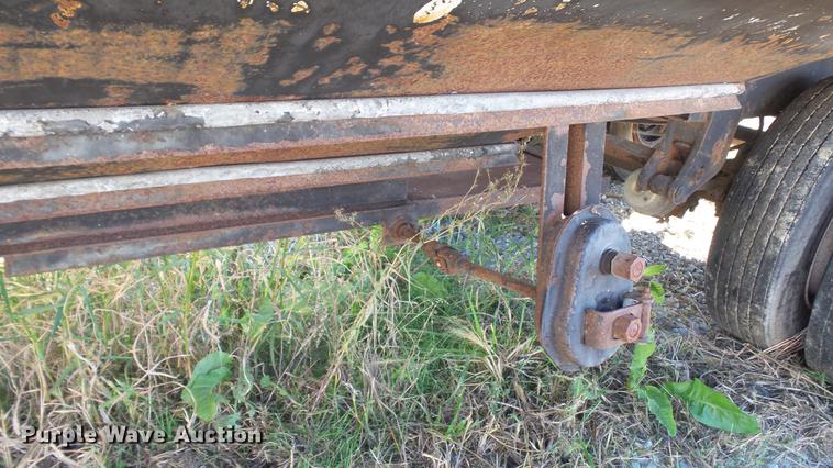 image for item DC2528 2008 Farm-master double hopper bottom grain trailer