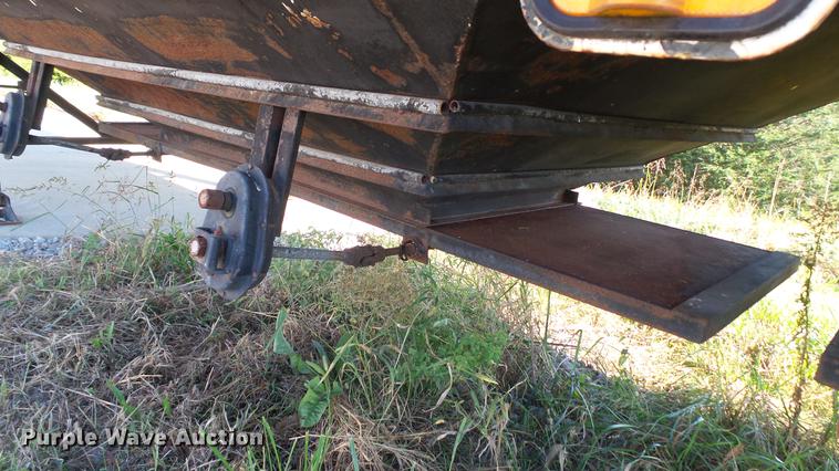 image for item DC2528 2008 Farm-master double hopper bottom grain trailer