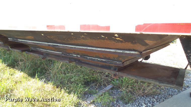 image for item DC2528 2008 Farm-master double hopper bottom grain trailer