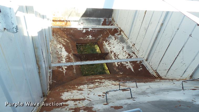 image for item DC2528 2008 Farm-master double hopper bottom grain trailer