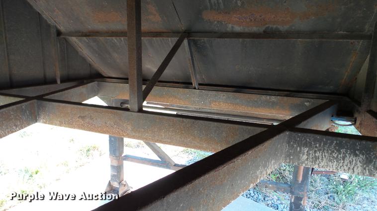 image for item DC2528 2008 Farm-master double hopper bottom grain trailer