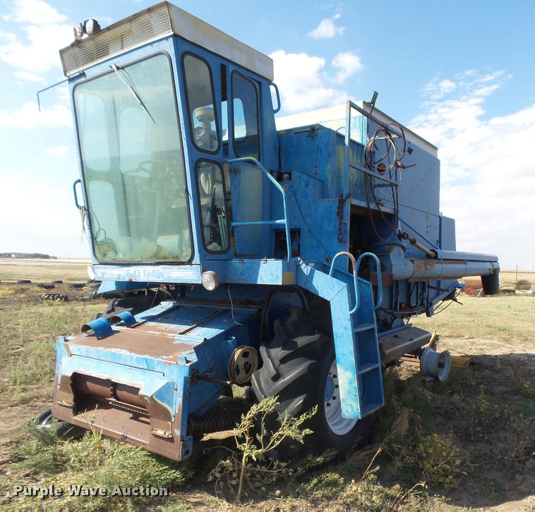 image for item DC3811 Ford 642 combine