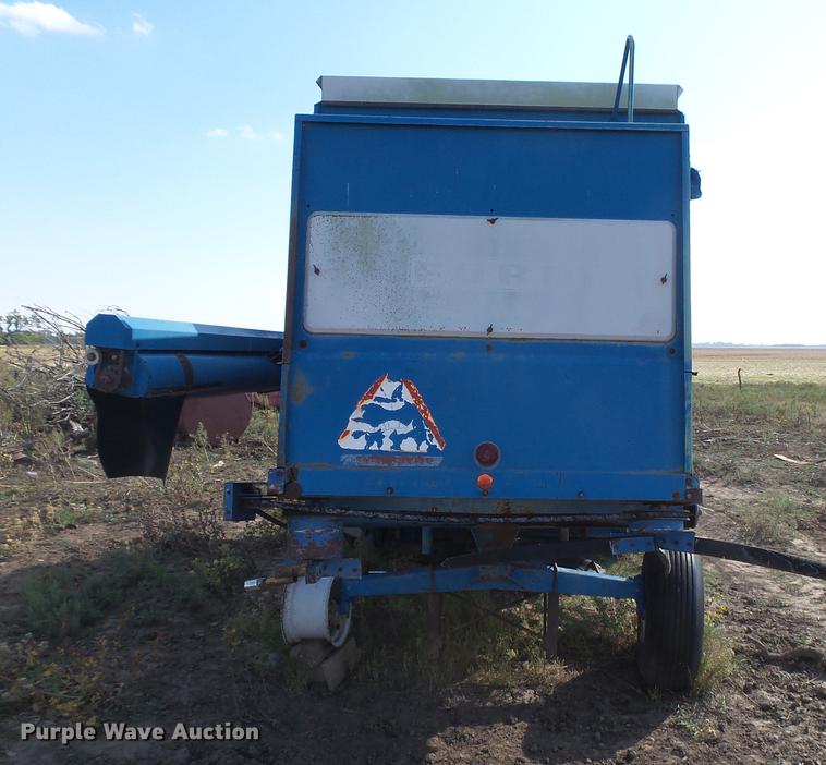 image for item DC3811 Ford 642 combine