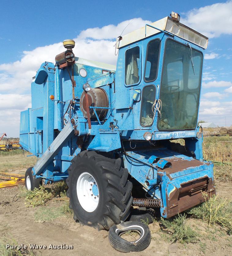 image for item DC3811 Ford 642 combine