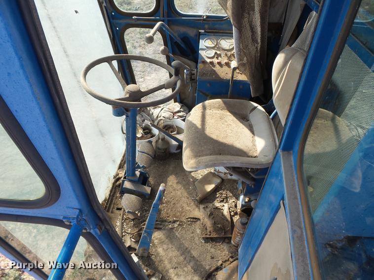 image for item DC3811 Ford 642 combine