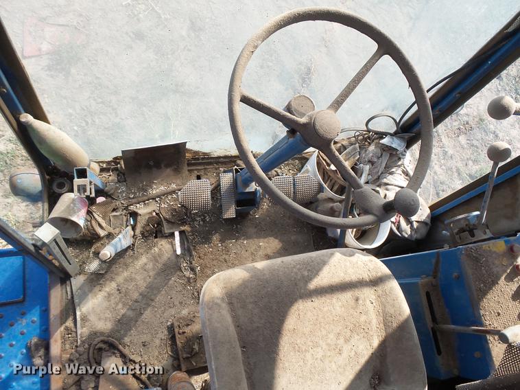 image for item DC3811 Ford 642 combine