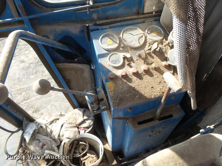 image for item DC3811 Ford 642 combine