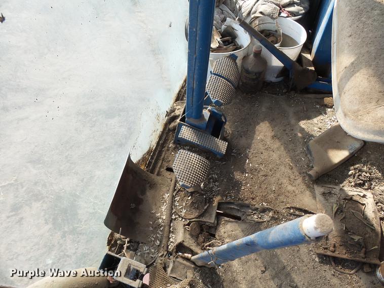 image for item DC3811 Ford 642 combine