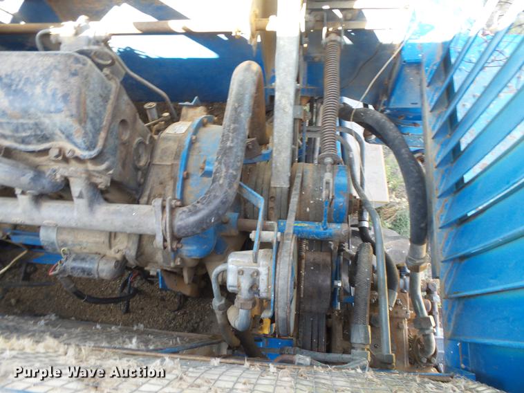 image for item DC3811 Ford 642 combine